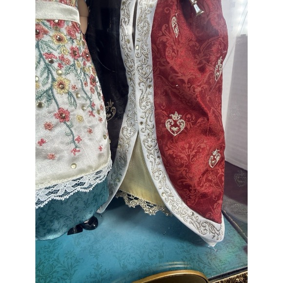 Disney Alice In Wonderland Queen Of Hearts Fairytale Designer Exclusive Doll Set - Picture 11 of 17